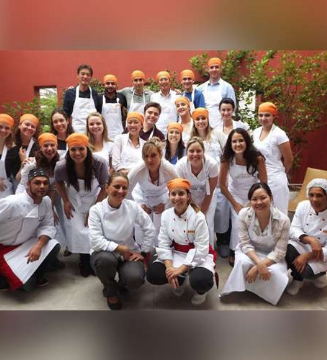 Grupo de alunos e chefs